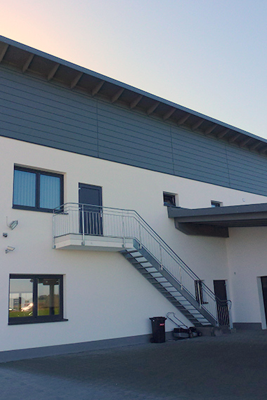 Treppen und Treppengeländer in Tacherting Spenglerei Metallbau Lex in Tacherting